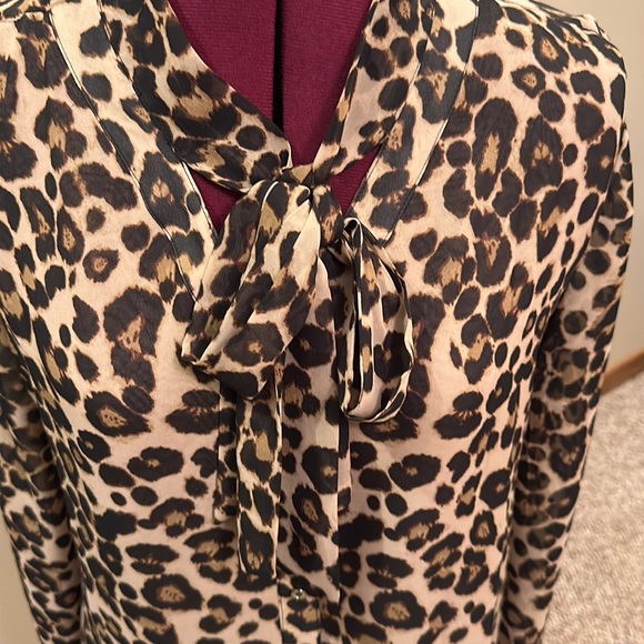 🐆Tommy Hilfiger🐆 Leopard print, tie neck blouse.  Size L - Picture 8 of 11